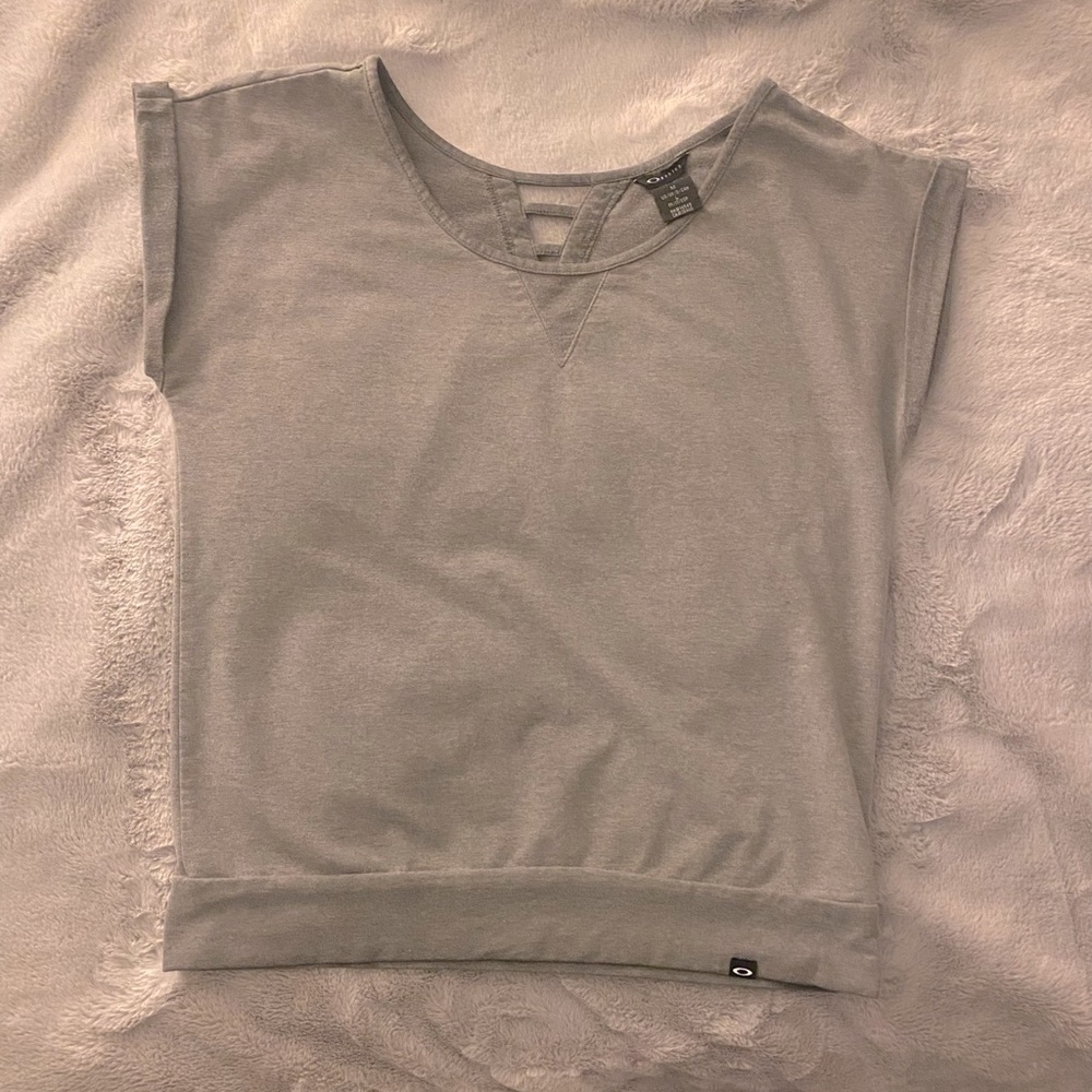 Gray Oakley short sleeve thin sweatshirt with rolled sleeves